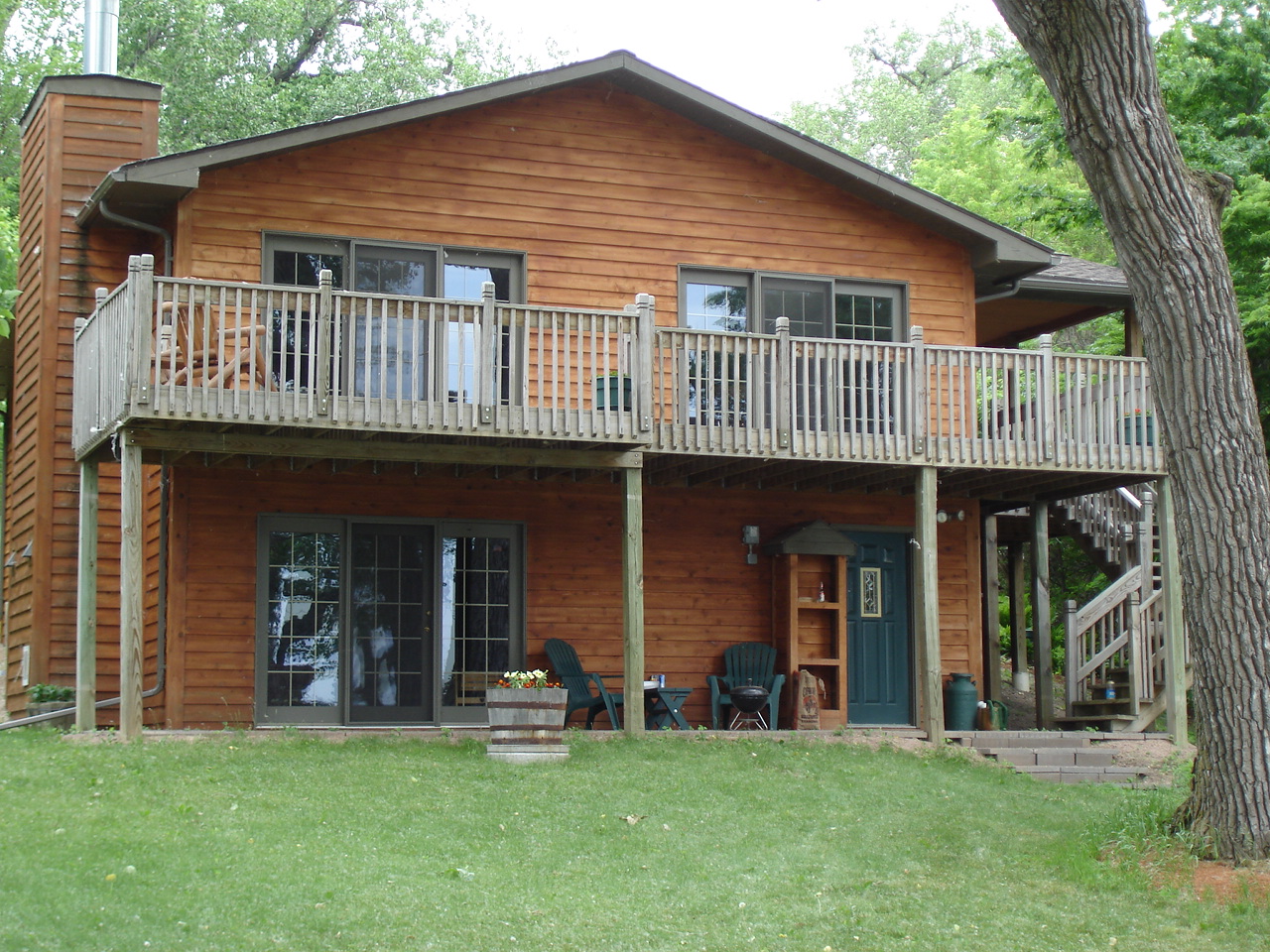 Sold Properties - LAKESHORE LIVING WITH A COUNTRY ATMOSPHERE!!!