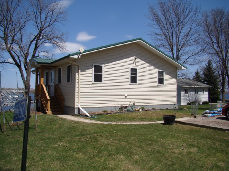 Beautiful Lakefront home on SD side of Big Stone Lake!