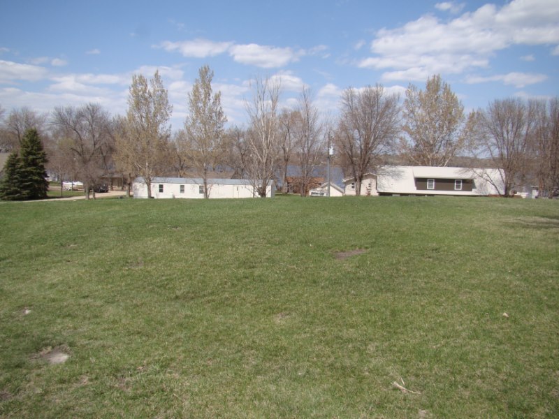 Beautiful Lakefront home on SD side of Big Stone Lake!