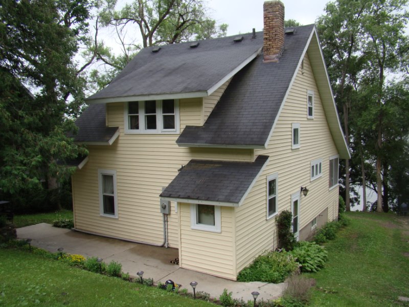 Sold Properties - 3 bedroom lake home on large lot!
