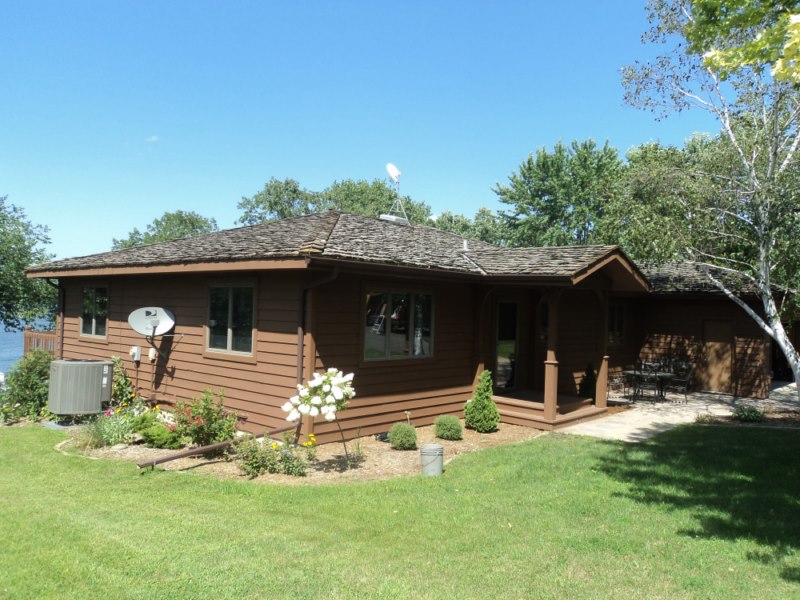 Sold Properties - Beautiful 4 Bedroom lake home!